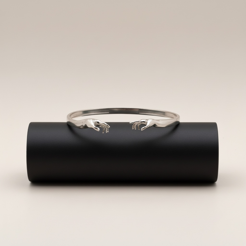 Kavuşan Eller 925 Ayar Gümüş Bileklik